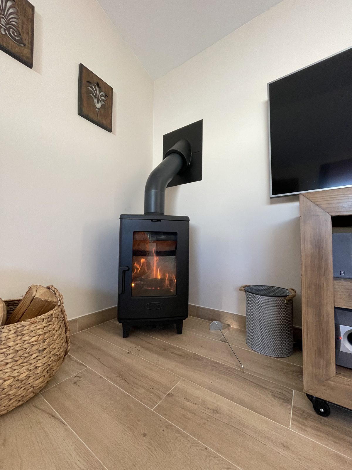 Chimenea de leña instalada por Chimeneas Ferrol