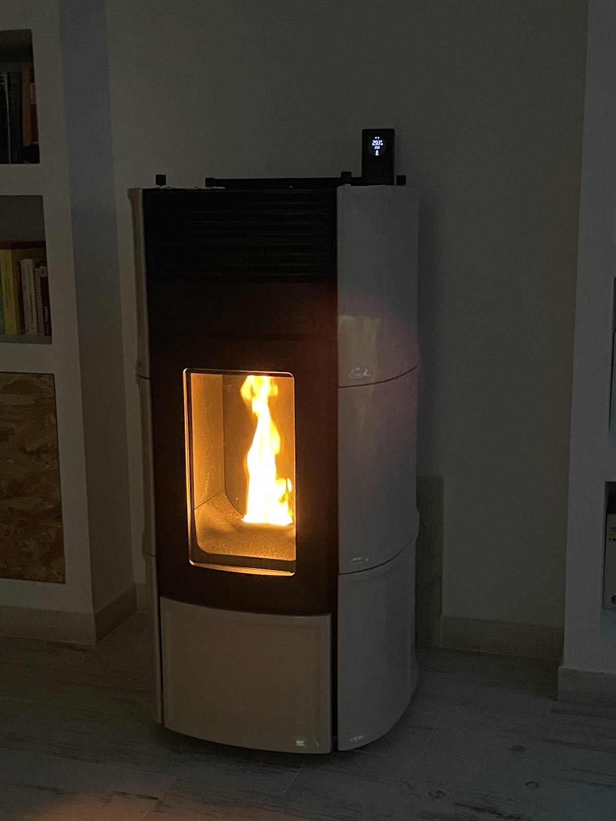 Estufa de pellet instalada por Chimeneas Ferrol en la comarca de Ferrol