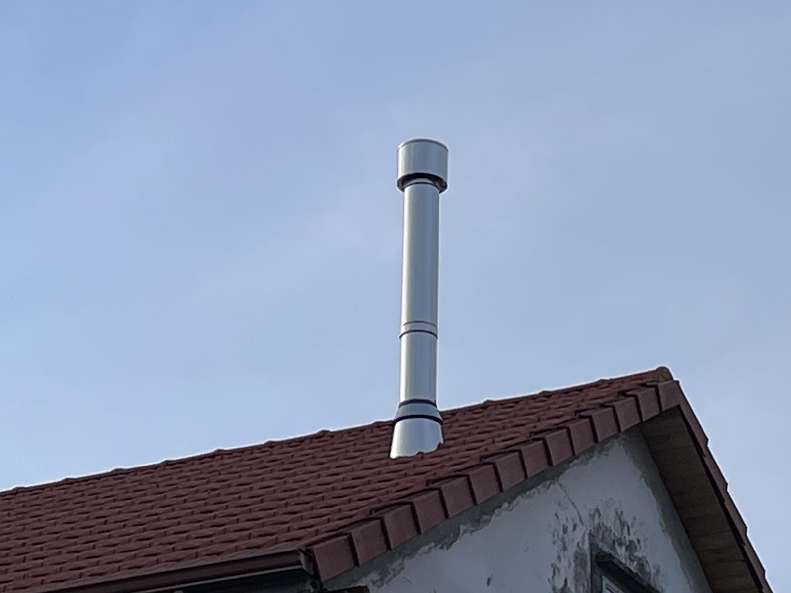 Salida de humos instalada en cubierta por Chimeneas Ferrol