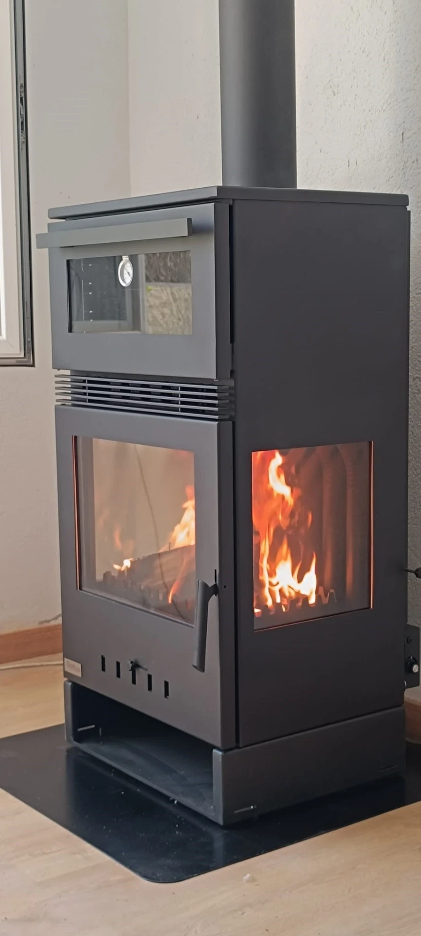 ESTUFA DE LEÑA TKS15 CON VENTILADOR